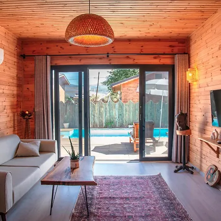 Wooden Stage Homes بيت للعطل