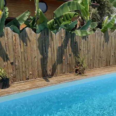 Wooden Stage Homes * Φετιγιέ